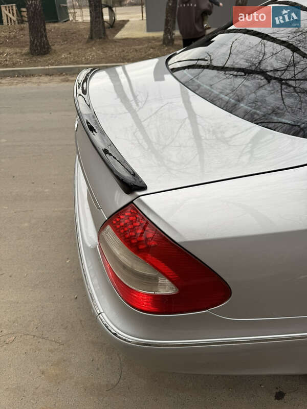 Седан Mercedes-Benz E-Class 2002 в Черновцах