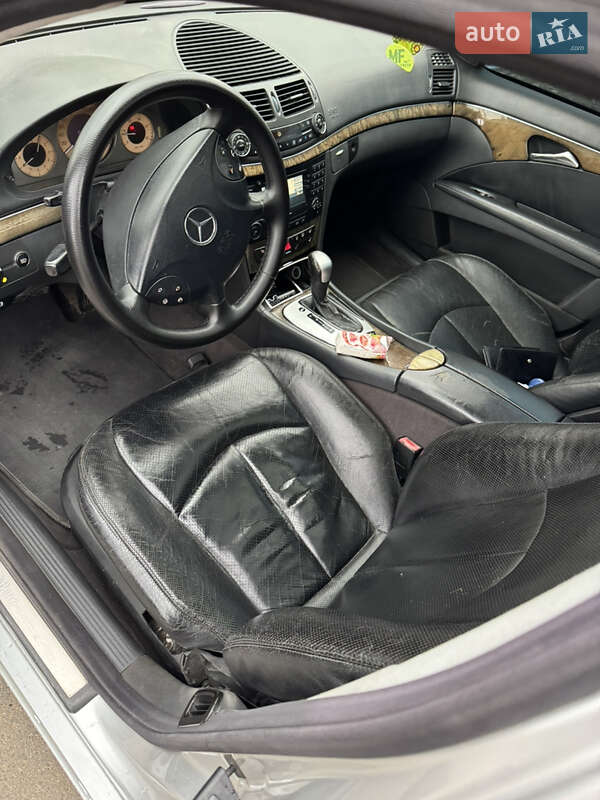 Седан Mercedes-Benz E-Class 2002 в Черновцах