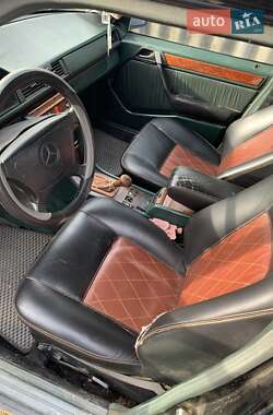 Седан Mercedes-Benz E-Class 1988 в 