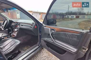 Седан Mercedes-Benz E-Class 2001 в 