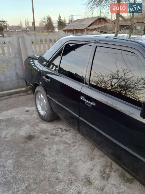 Седан Mercedes-Benz E-Class 1989 в Вашковцах