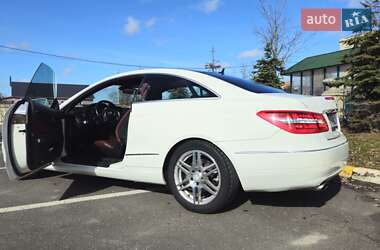 Купе Mercedes-Benz E-Class 2011 в 
