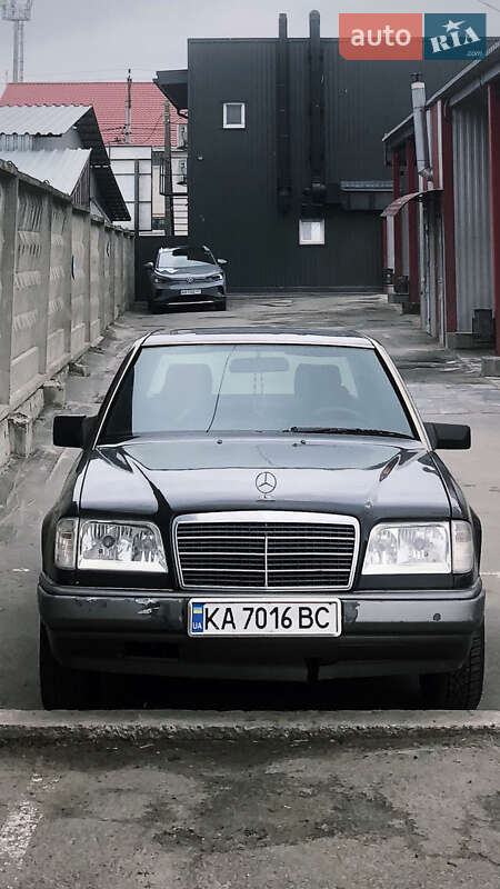 Седан Mercedes-Benz E-Class 1988 в 