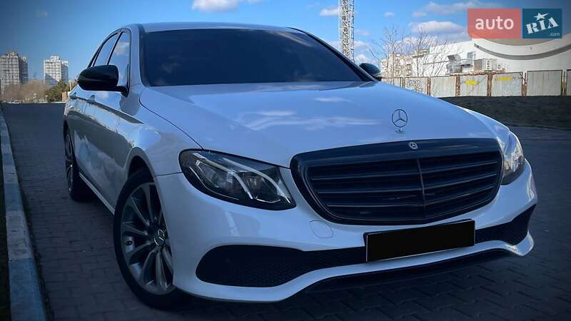 Седан Mercedes-Benz E-Class 2016 в Южному