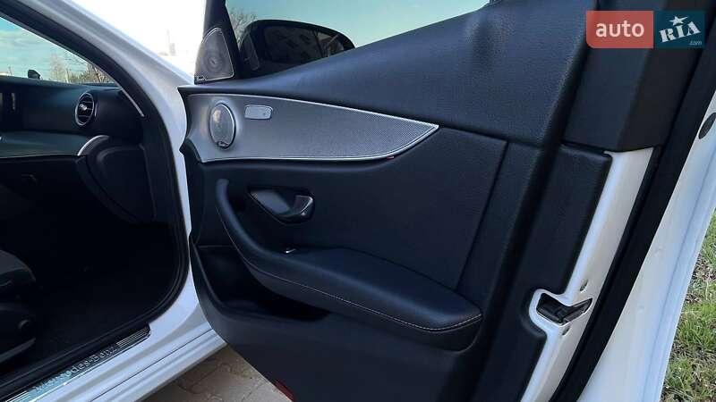 Седан Mercedes-Benz E-Class 2016 в Южному