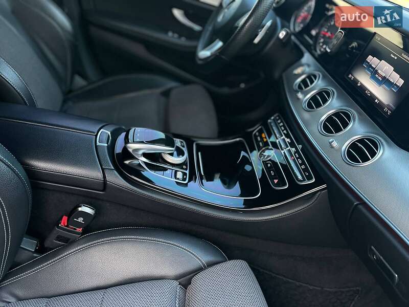 Седан Mercedes-Benz E-Class 2016 в Южному