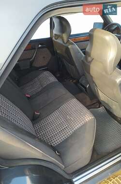 Седан Mercedes-Benz E-Class 1992 в 