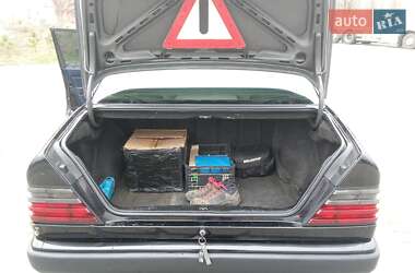 Седан Mercedes-Benz E-Class 1989 в 