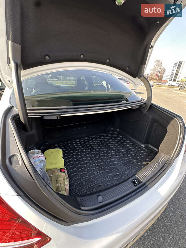 Седан Mercedes-Benz E-Class 2017 в Києві