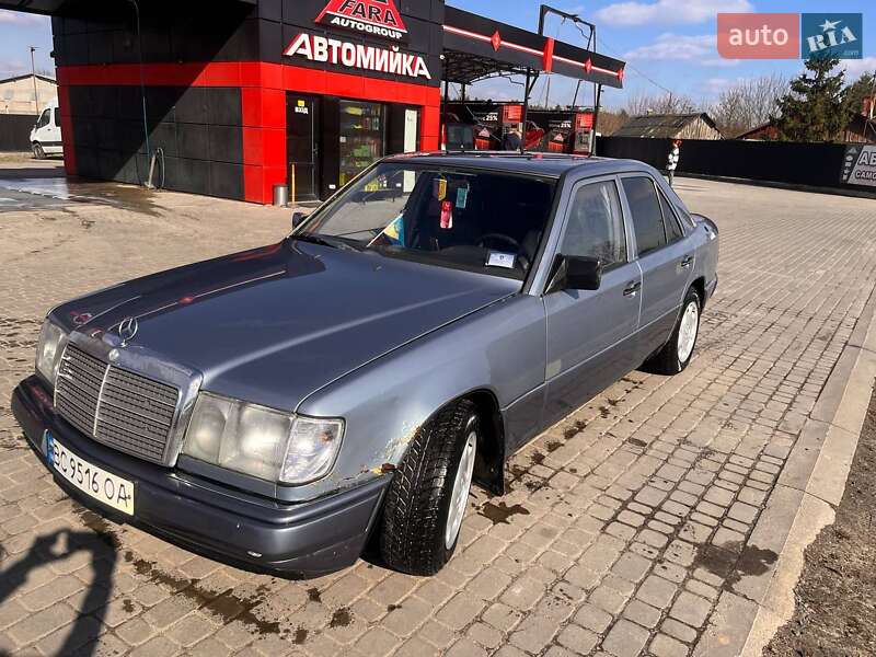 Седан Mercedes-Benz E-Class 1992 в Рава-Русской