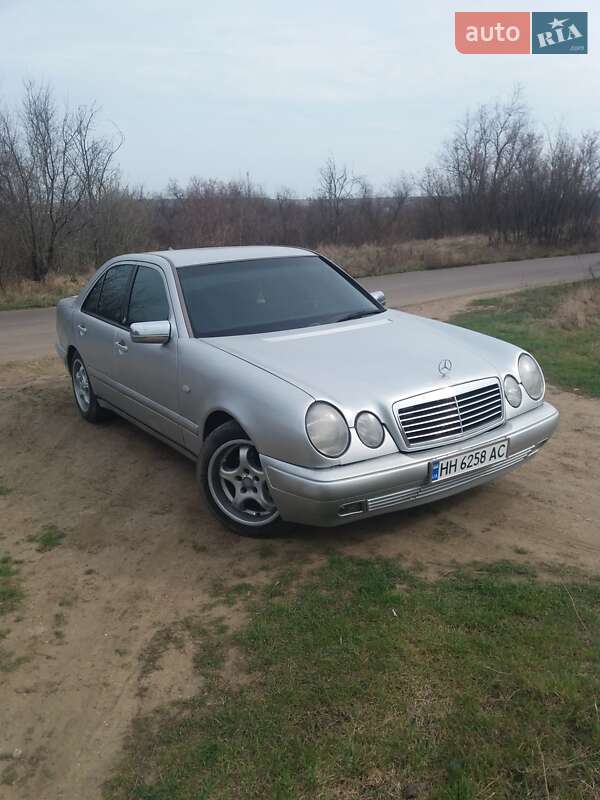 Mercedes-Benz E-Class 1999
