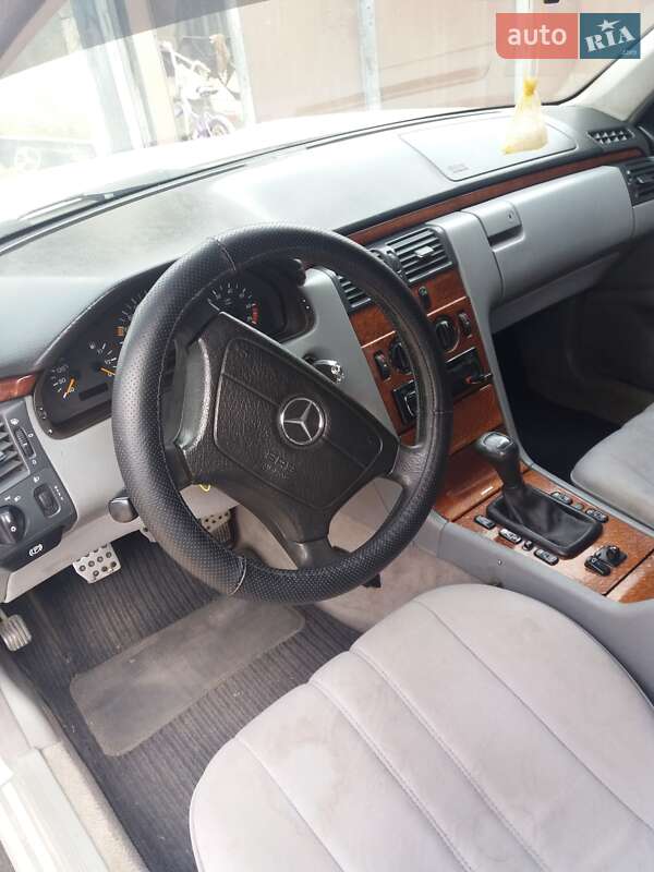 Седан Mercedes-Benz E-Class 1999 в Березівці