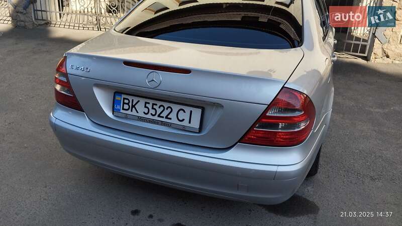 Седан Mercedes-Benz E-Class 2002 в 