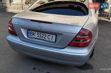 Седан Mercedes-Benz E-Class 2002 в 