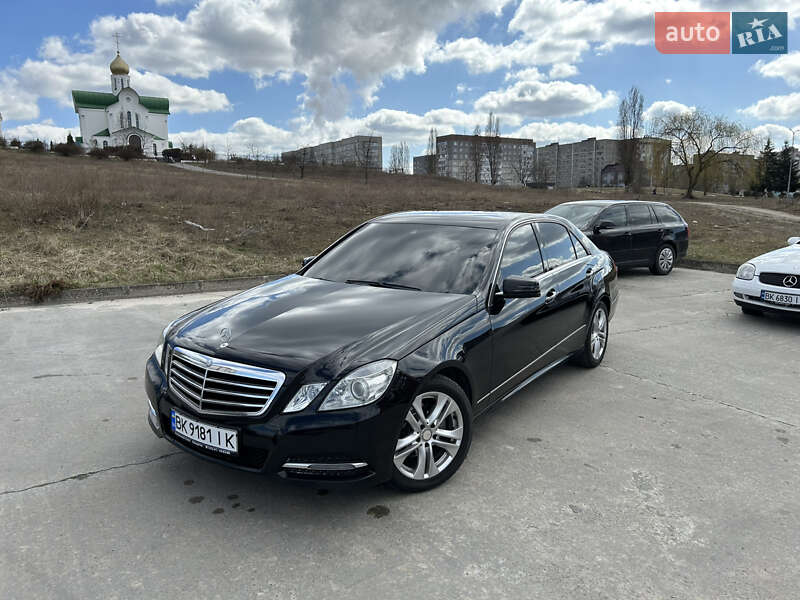 Седан Mercedes-Benz E-Class 2012 в Вараші