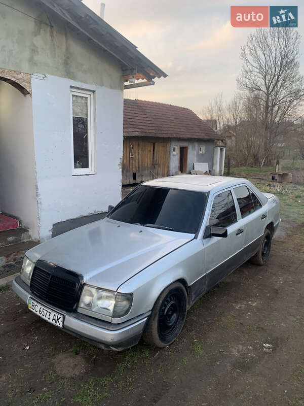 Седан Mercedes-Benz E-Class 1989 в 