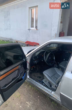 Седан Mercedes-Benz E-Class 1989 в 