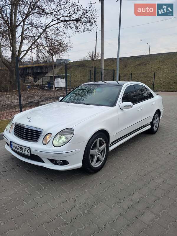 Седан Mercedes-Benz E-Class 2002 в 