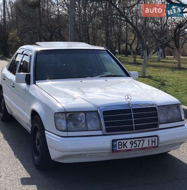 Седан Mercedes-Benz E-Class 1988 в 