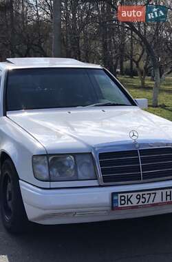Седан Mercedes-Benz E-Class 1988 в 