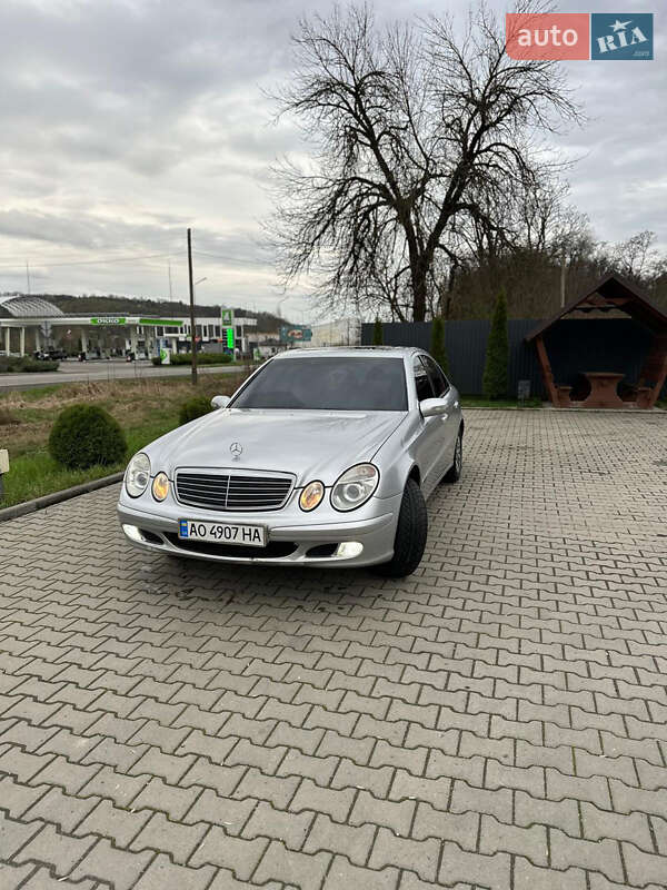 Седан Mercedes-Benz E-Class 2003 в 
