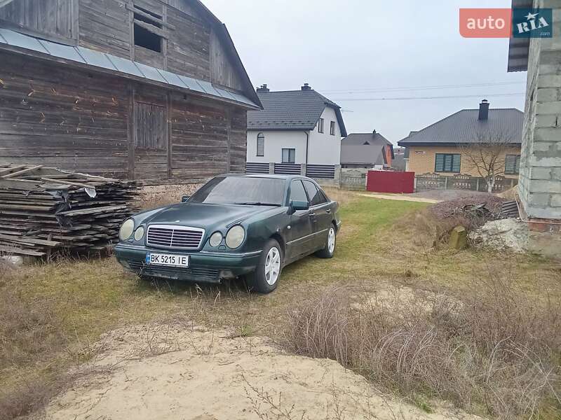 Седан Mercedes-Benz E-Class 1997 в Березному