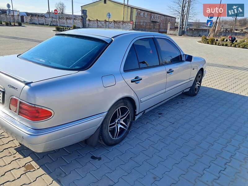 Седан Mercedes-Benz E-Class 1999 в Вапнярці