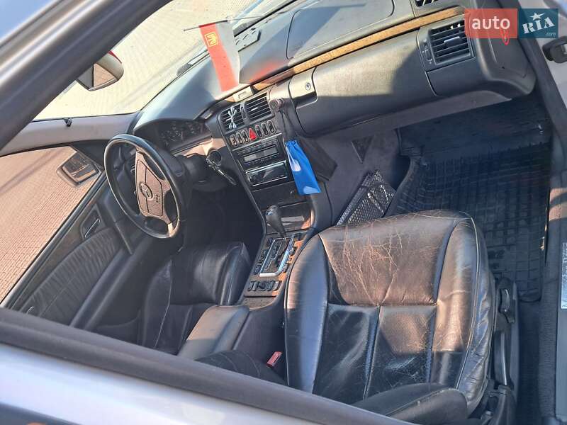 Седан Mercedes-Benz E-Class 1999 в Вапнярці