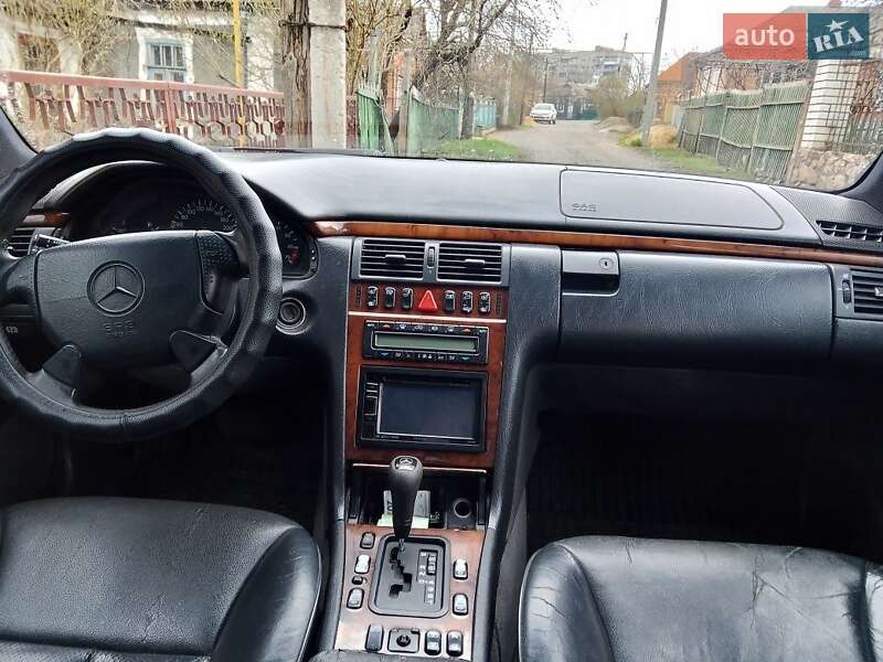 Седан Mercedes-Benz E-Class 1998 в Первомайську