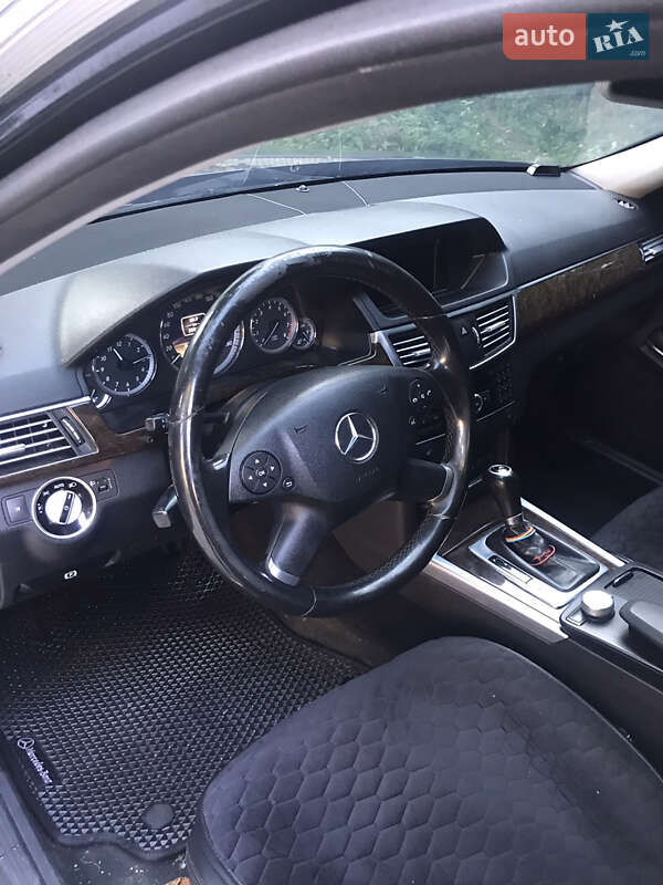 Седан Mercedes-Benz E-Class 2012 в Коломые