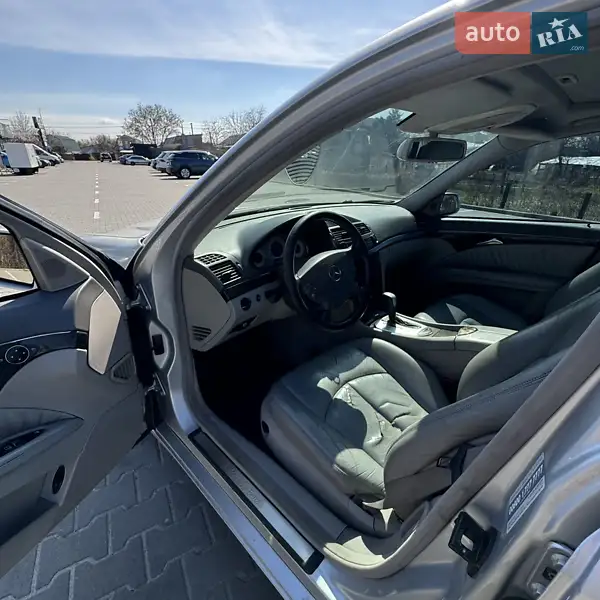 Седан Mercedes-Benz E-Class 2002 в 