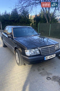 Седан Mercedes-Benz E-Class 1990 в 