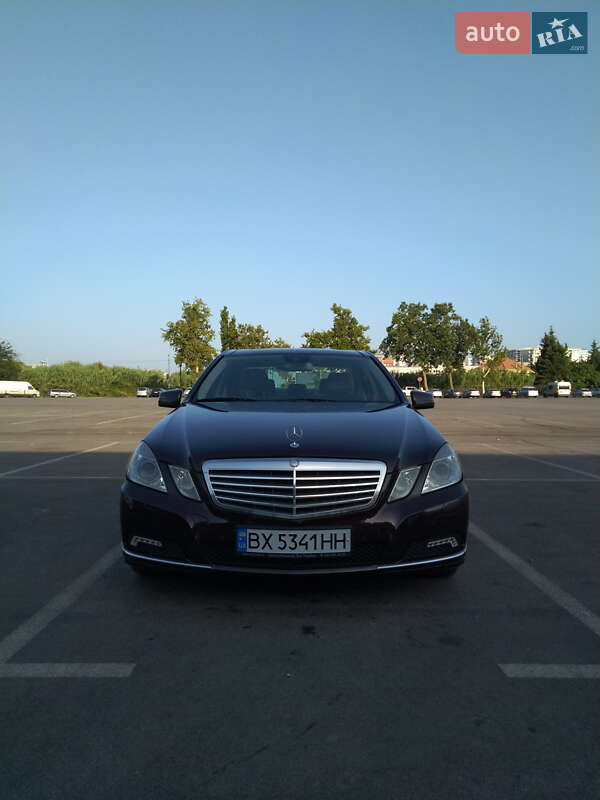 Седан Mercedes-Benz E-Class 2010 в Киеве
