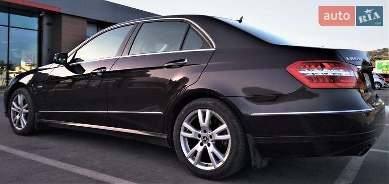 Седан Mercedes-Benz E-Class 2010 в Киеве