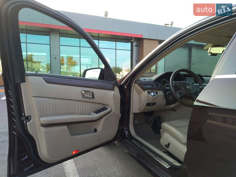 Седан Mercedes-Benz E-Class 2010 в Киеве