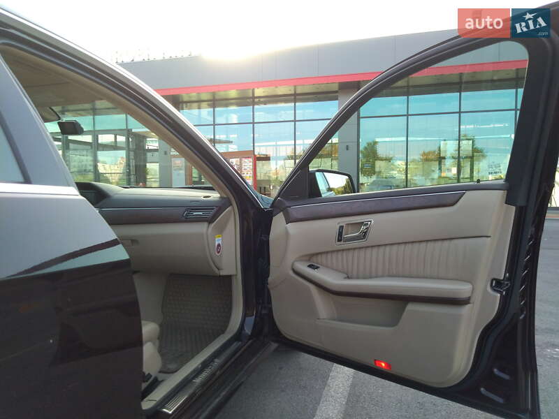 Седан Mercedes-Benz E-Class 2010 в Киеве