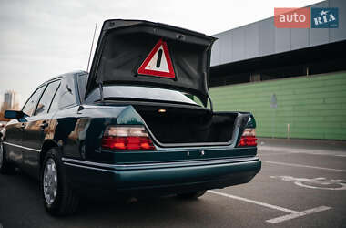 Седан Mercedes-Benz E-Class 1994 в 