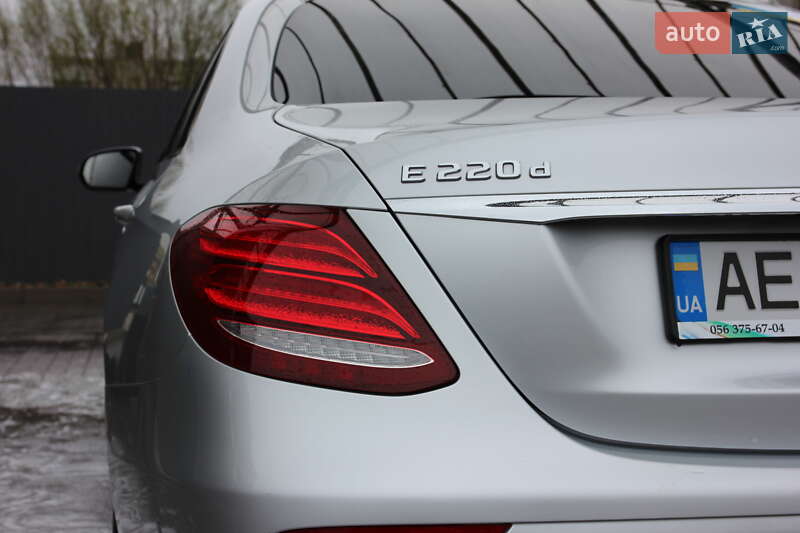 Седан Mercedes-Benz E-Class 2017 в Днепре