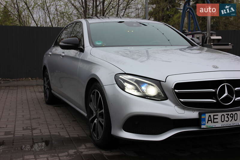 Седан Mercedes-Benz E-Class 2017 в Днепре