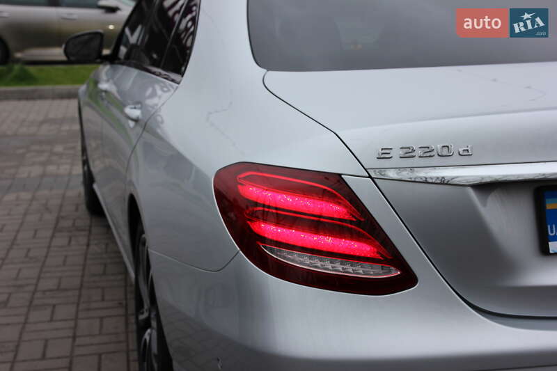 Седан Mercedes-Benz E-Class 2017 в Днепре