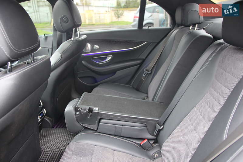 Седан Mercedes-Benz E-Class 2017 в Днепре