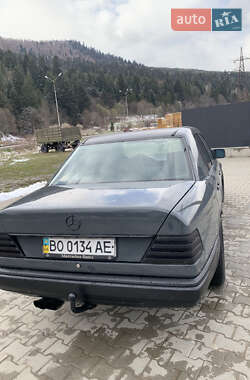 Седан Mercedes-Benz E-Class 1986 в 