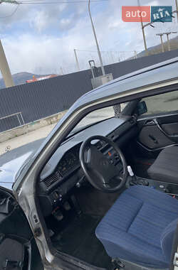 Седан Mercedes-Benz E-Class 1986 в 