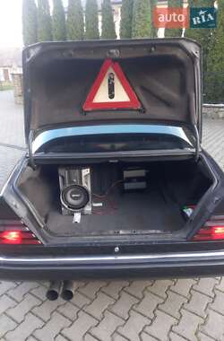 Седан Mercedes-Benz E-Class 1992 в 