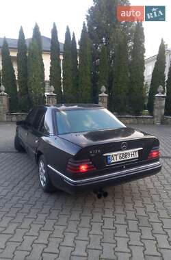 Седан Mercedes-Benz E-Class 1992 в 