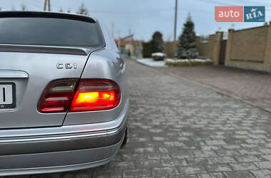 Седан Mercedes-Benz E-Class 2000 в 