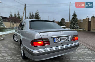 Седан Mercedes-Benz E-Class 2000 в 