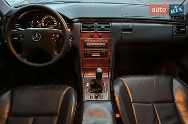 Седан Mercedes-Benz E-Class 2000 в 