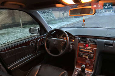 Седан Mercedes-Benz E-Class 2000 в 
