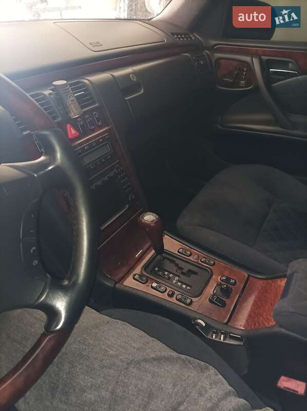 Седан Mercedes-Benz E-Class 1999 в Долинской